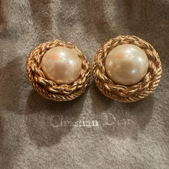 Christian Dior Vintage Pearl Clip-on Earrings - Picture 6 of 6